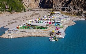 Luxus Hunza Attabad Lake Resort